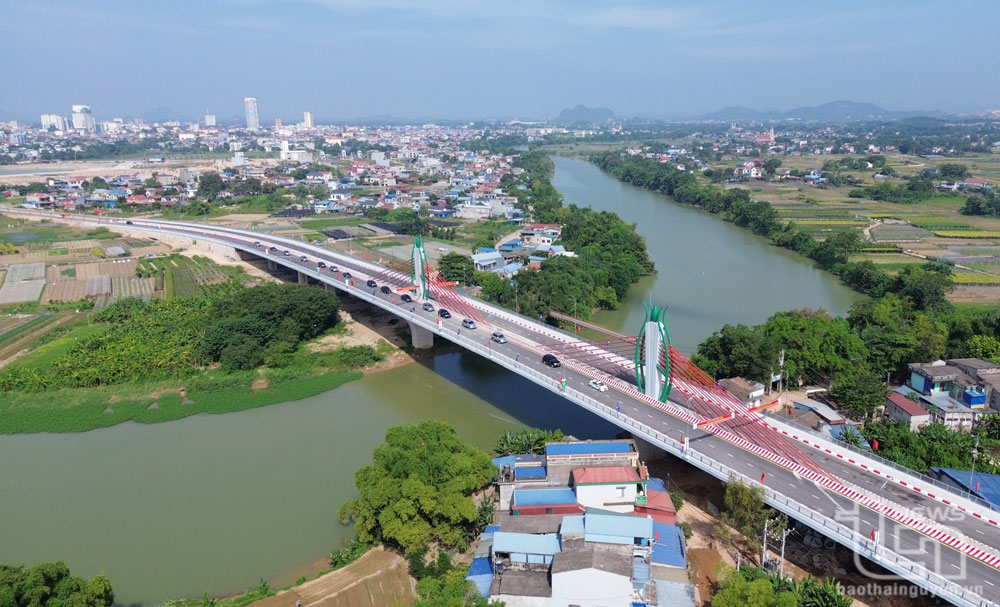 Cầu Huống Thượng. Ảnh Mạnh Hùng
