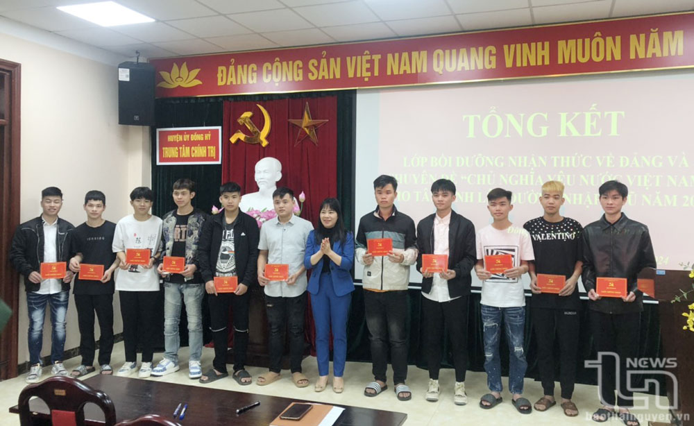 Đồng Hỷ xây dựng bản lĩnh chính trị cho tân binh
