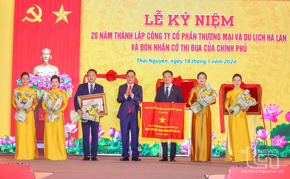 Công ty CP Thương mại và Du lịch Hà Lan: Kỷ niệm 20 năm thành lập, đón nhận Cờ thi đua của Chính phủ