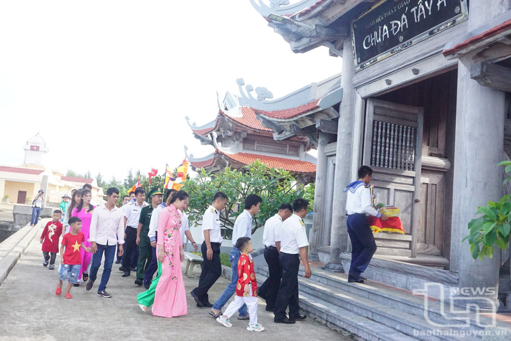 Rộn ràng sắc Xuân ở Trường Sa