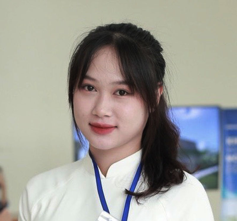 Mạch Thị Phương Thảo, sinh viên Khoa Ngân hàng - Tài chính, Trường Đại học Kinh tế và Quản trị kinh doanh: Bên cạnh việc trau dồi kiến thức chuyên môn, ngoại ngữ, để đáp ứng nhu cầu của nhà tuyển dụng, chúng em còn quan tâm tìm hiểu để có thể sử dụng thành thạo các phần mềm ứng dụng, từ đó vận dụng vào chuyên ngành học của mình. 