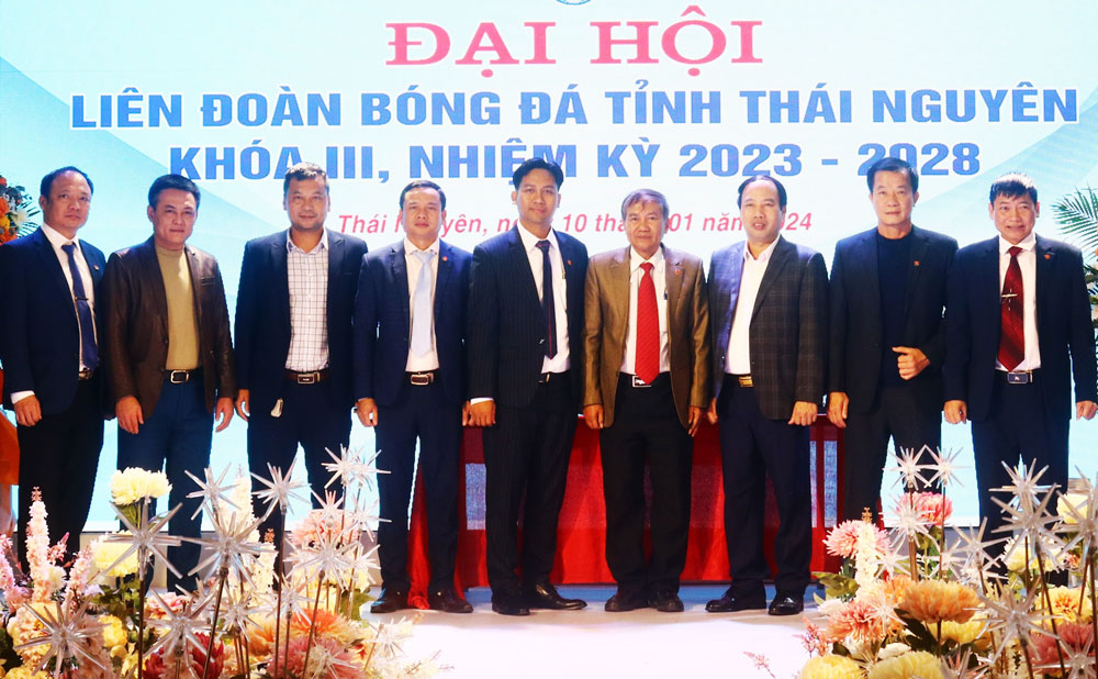 Tiếp tục đẩy mạnh phong trào luyện tập, thi đấu bóng đá
