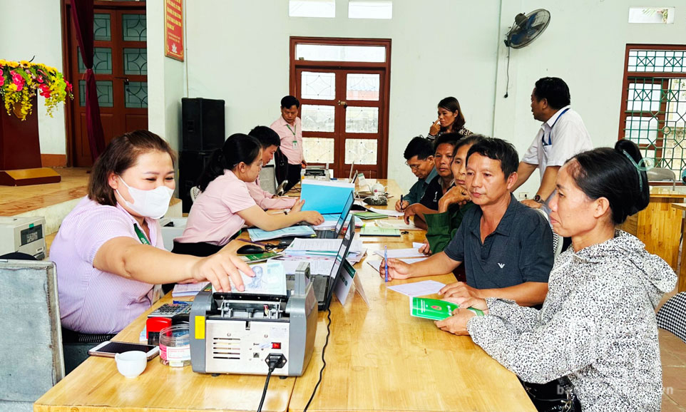 Đồng hành giúp người nghèo vươn lên