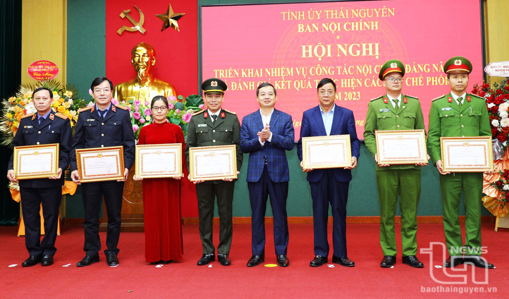 Tiếp tục đẩy mạnh công tác phòng chống tham nhũng, tiêu cực và cải cách tư pháp