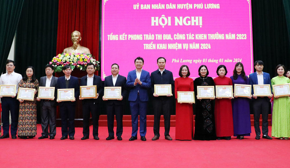Phú Lương: Khen thưởng nhiều tập thể, cá nhân trong phong trào thi đua yêu nước