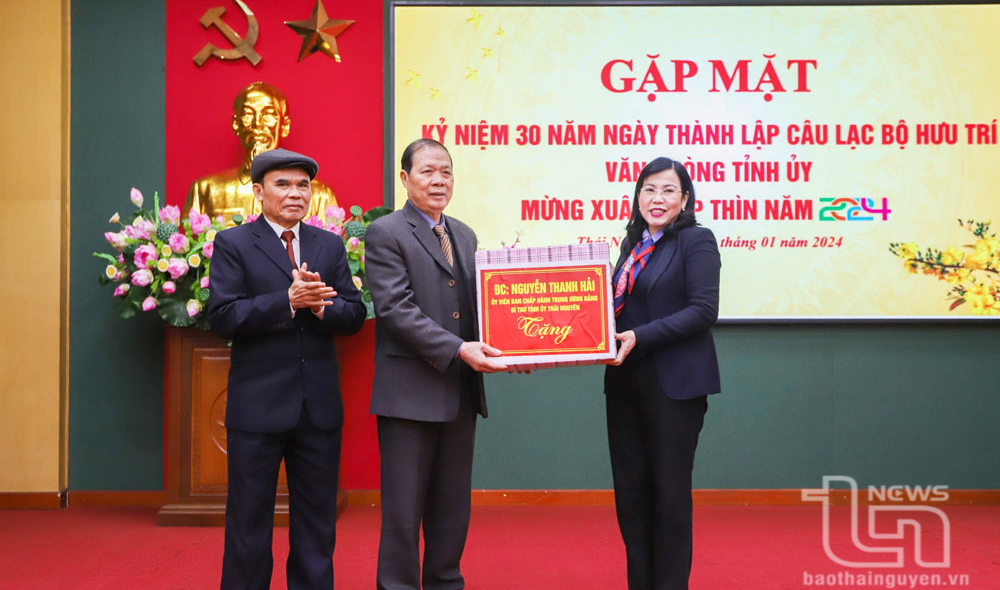Gặp mặt kỷ niệm 30 năm thành lập Câu lạc bộ Hưu trí Văn phòng Tỉnh ủy