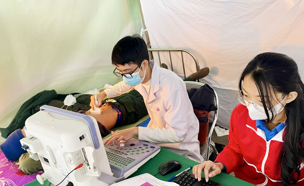 Trường Đại học Y - Dược: Khám bệnh, cấp thuốc miễn phí cho người có công, gia đình chính sách