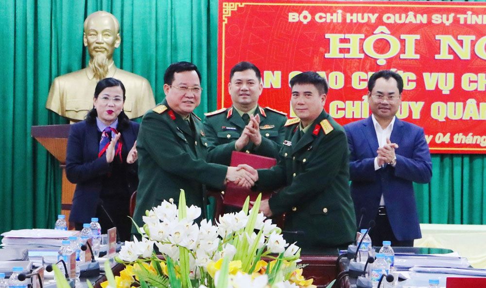Bàn giao chức vụ Chỉ huy trưởng Bộ CHQS tỉnh Thái Nguyên