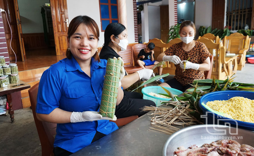 Cô gái 9x phát triển thành công thương hiệu bánh chưng lá riềng
