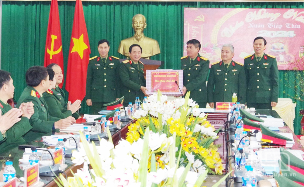 Lãnh đạo Bộ Quốc phòng chúc Tết tại Thái Nguyên