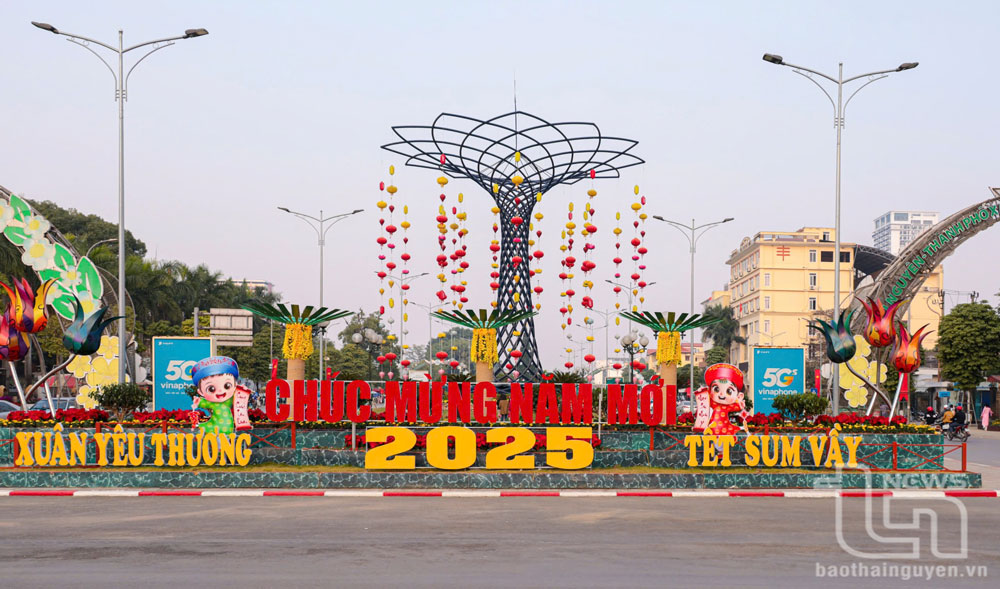 Khu vực trung tâm TP. Thái Nguyên được trang hoàng để đón xuân mới.