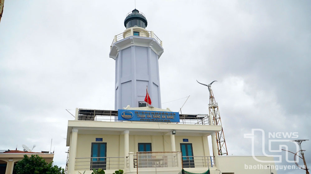 Ngọn hải đăng ở đảo An Bang cao 23m, trở thành “biểu tượng” trên Biển Đông, soi đường cho ngư dân bám biển, cũng như khẳng định chủ quyền biển, đảo thiêng liêng của Tổ quốc.