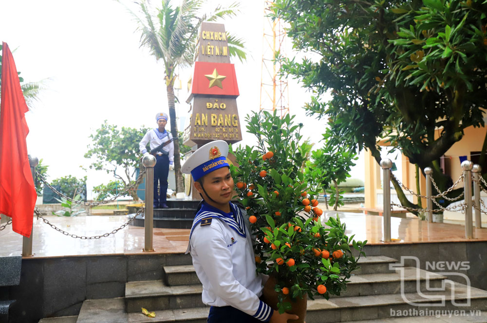 “Cưỡi sóng”, mang Xuân đến đảo An Bang