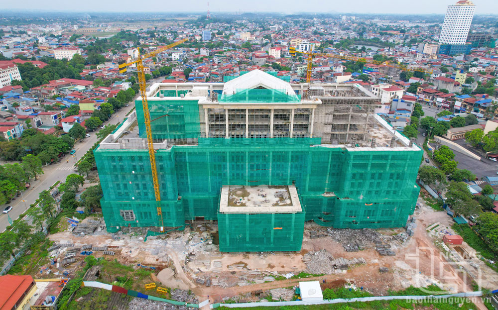 Dự án xây dựng Trụ sở làm việc Khối các cơ quan tỉnh đang được thi công, có tổng mức đầu tư trên 400 tỷ đồng. Công trình gồm tòa nhà 12 tầng được xây dựng trên khu đất có diện tích trên 1,3ha.