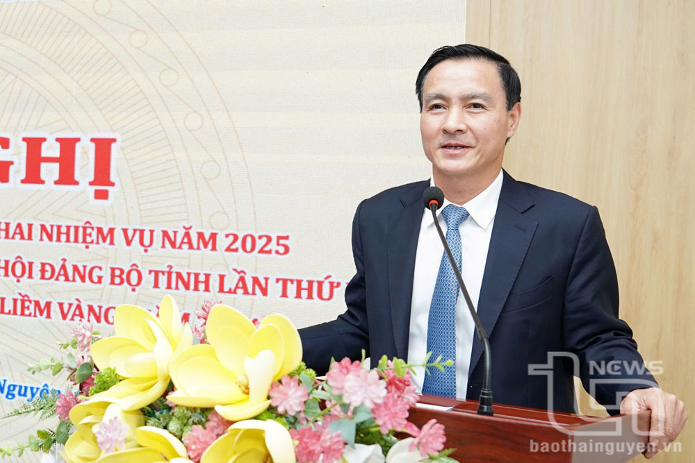 Đồng chí Trưởng Ban Tuyên giáo Tỉnh ủy Vũ Duy Hoàng phát biểu tại Hội nghị.
