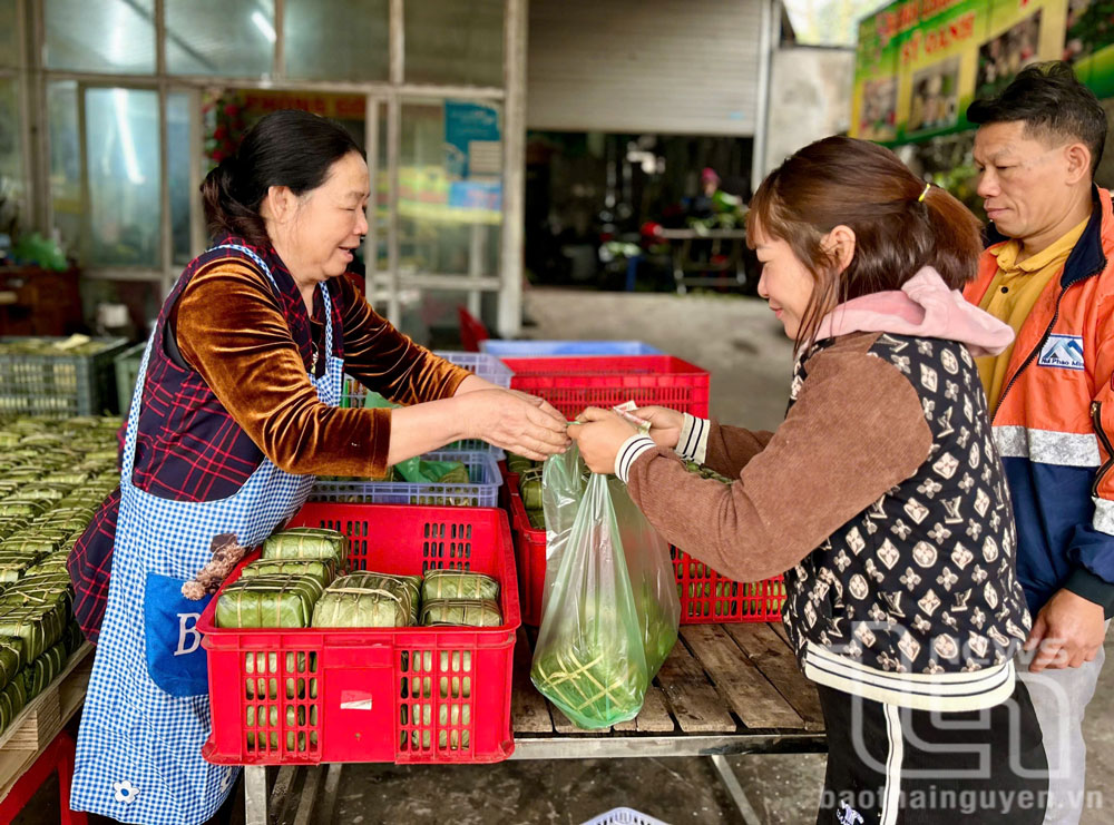 Từ năm 2009, bánh chưng Bờ Đậu đã được công nhận là làng nghề truyền thống. Hiện, có khoảng 40% hộ dân đã tự kiểm định, công bố sản phẩm và dán tem có mã QR.