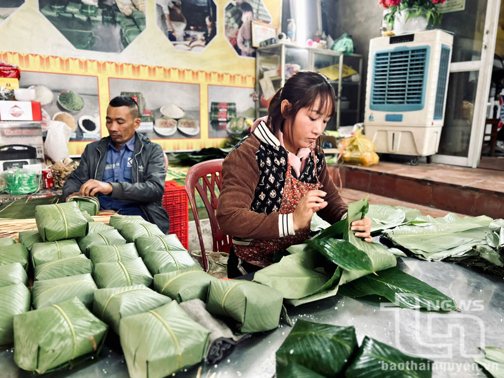 Làng nghề bánh chưng Bờ Đậu: Hối hả ngày áp Tết