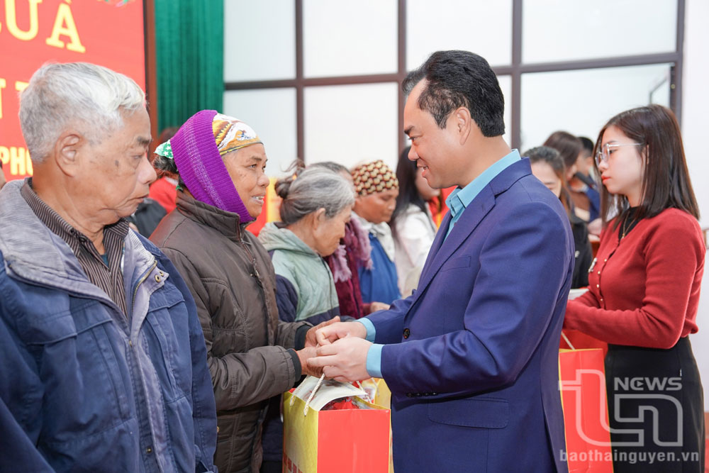 Trên 33,48 tỷ đồng ủng hộ Tuần cao điểm Tết vì người nghèo và Quỹ Vì người nghèo