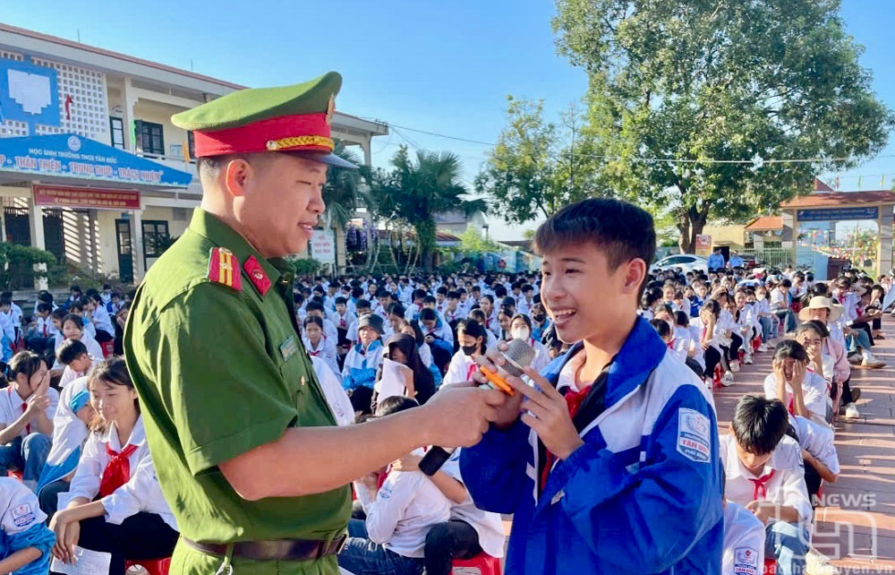 Phú Bình: Trên 10 nghìn học sinh được tuyên truyền, phổ biến pháp luật về pháo nổ