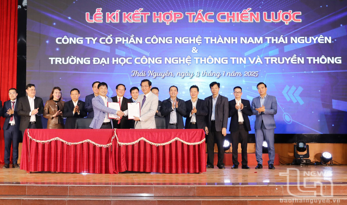 Trường Đại học Công nghệ thông tin và Truyền thông hợp tác với doanh nghiệp về chuyển đổi số