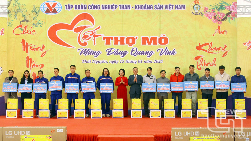 Trao tặng 250 suất quà tại Chương trình Tết thợ mỏ