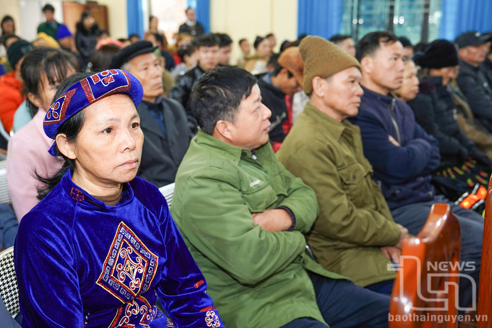 Đông đảo người dân tham dự Chương trình.