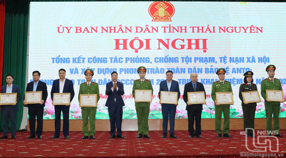 Nhiều tập thể, cá nhân được khen thưởng về phòng cháy, chữa cháy