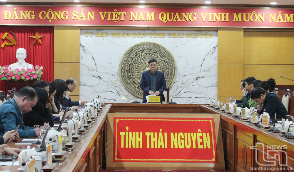 Đồng chí Phó Chủ tịch Thường trực UBND tỉnh Đặng Xuân Trường chủ trì Hội nghị.