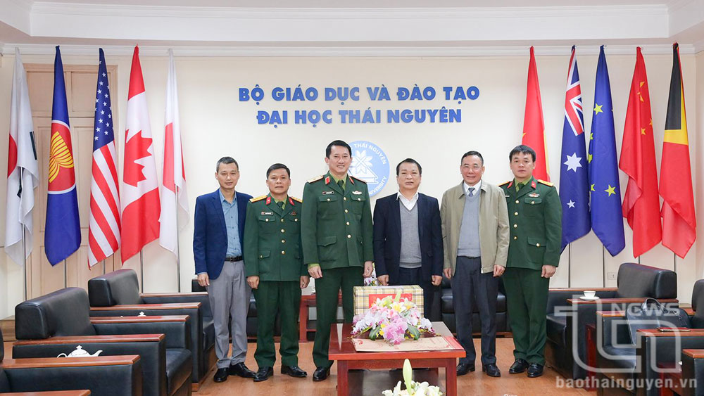 Lãnh đạo Quân khu 1 làm việc, chúc Tết tại Lữ đoàn 210 và Đại học Thái Nguyên