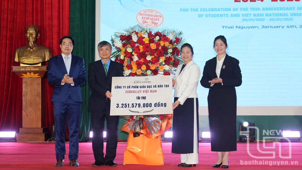 Tài năng tiếng Anh tỏa sáng qua “English Festival 2025”