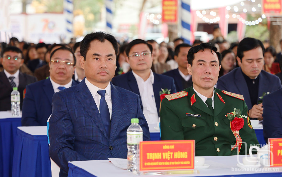Đồng chí Bí thư Tỉnh ủy Thái Nguyên Trịnh Việt Hùng và các đại biểu dự buổi Lễ.
