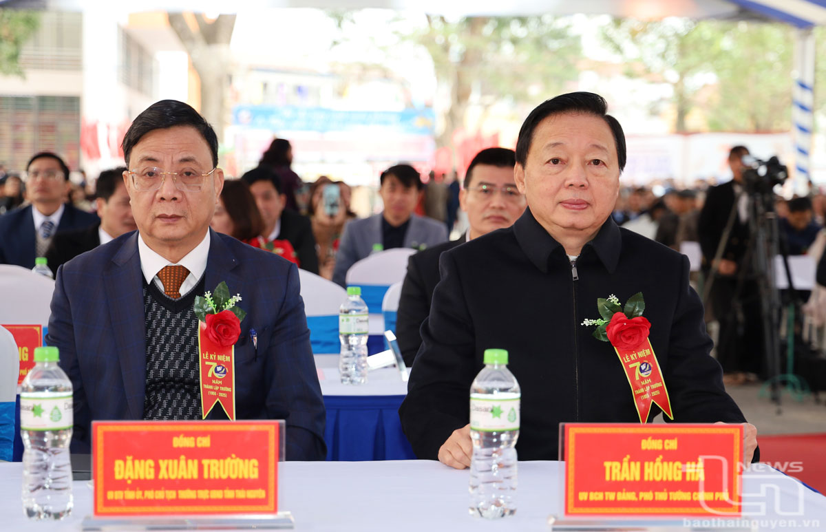 Phó Thủ tướng Chính phủ Trần Hồng Hà và các đại biểu dự buổi Lễ.