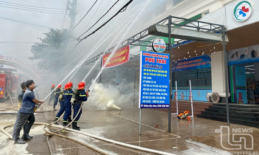 Thực tập phương án chữa cháy, cứu nạn, cứu hộ tại Siêu thị ECOMART