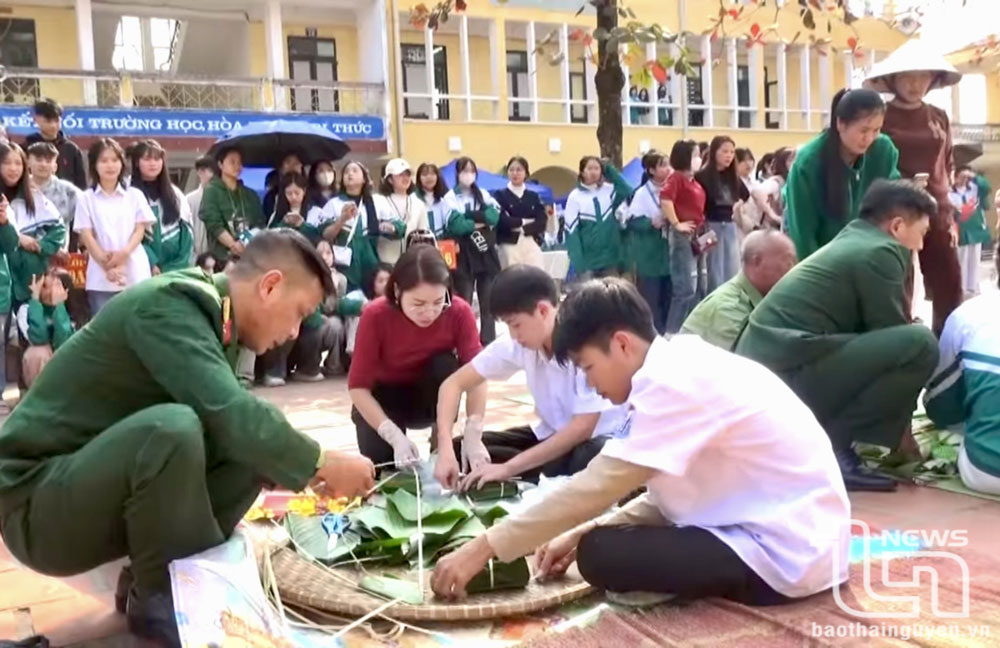 Hoạt động trải nghiệm “Học sinh với Tết Cổ truyền”