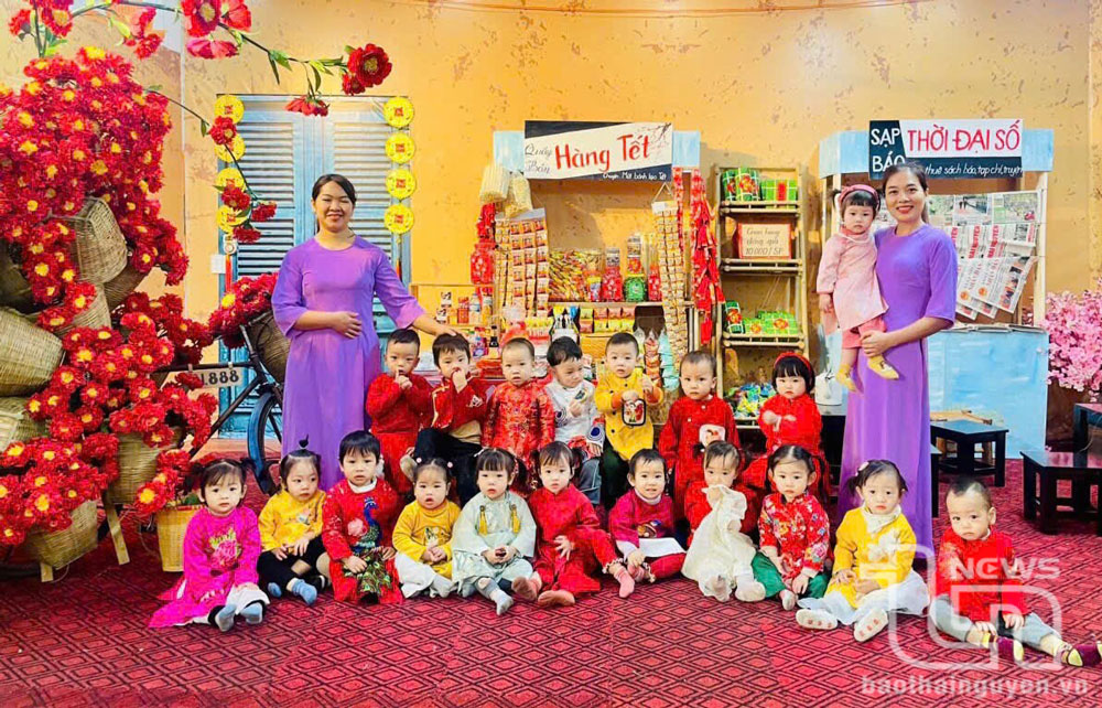 Không gian Tết mang phong vị Tết xưa của cô và trò Trường Mầm non Thiên niên kỷ, thị trấn Hoá Thượng (Đồng Hỷ).