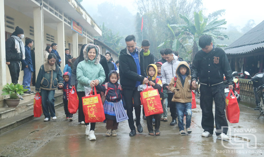 Xuân vùng cao ICTU 2025: Hành trình mang yêu thương đến Bắc Hà