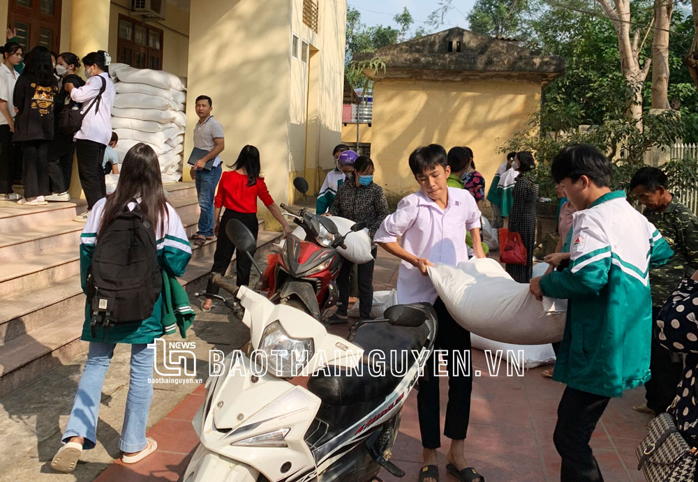 Trên 3.000 học sinh được cấp phát gạo theo Nghị định 116