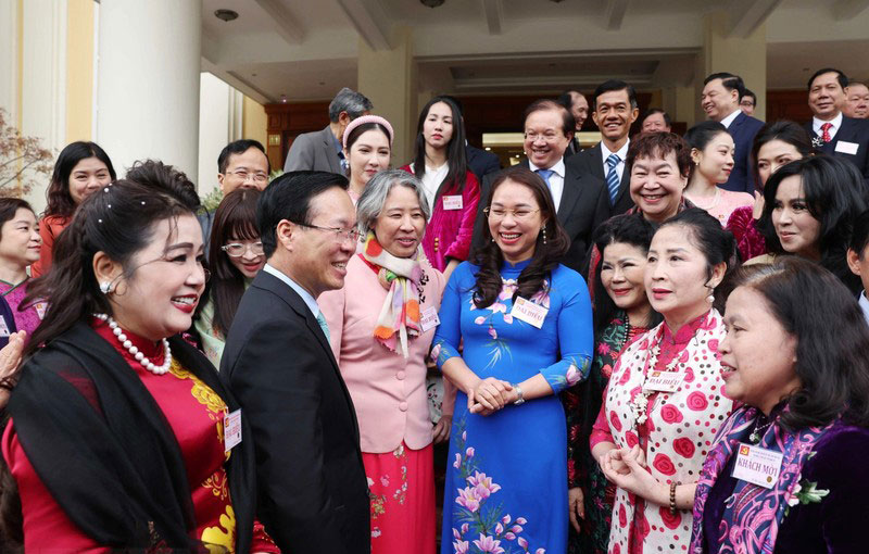 Chủ tịch nước Võ Văn Thưởng dự Hội nghị gặp mặt đại biểu trí thức, nhà khoa học, văn nghệ sĩ