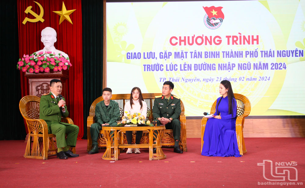 Chương trình tọa đàm có sự tham gia của đại diện Ban Chỉ huy Quân sự, Công an TP. Thái Nguyên, tân binh và người nhà tân binh.