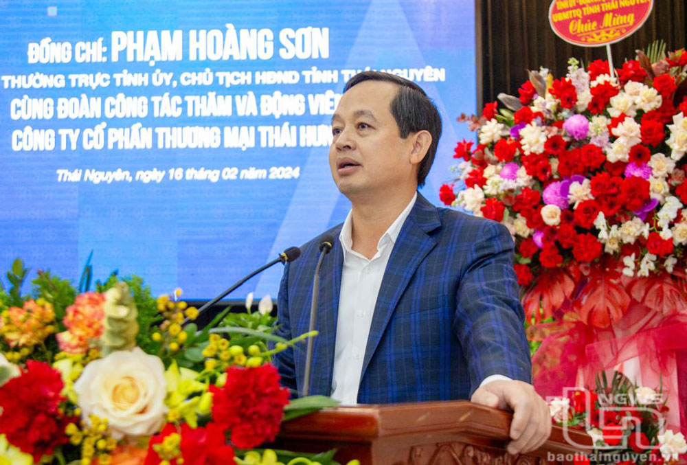 Đồng chí Phó Bí thư Thường trực Tỉnh ủy Phạm Hoàng Sơn phát biểu động viên cán bộ, người lao động Công ty CP Thương mại Thái Hưng.