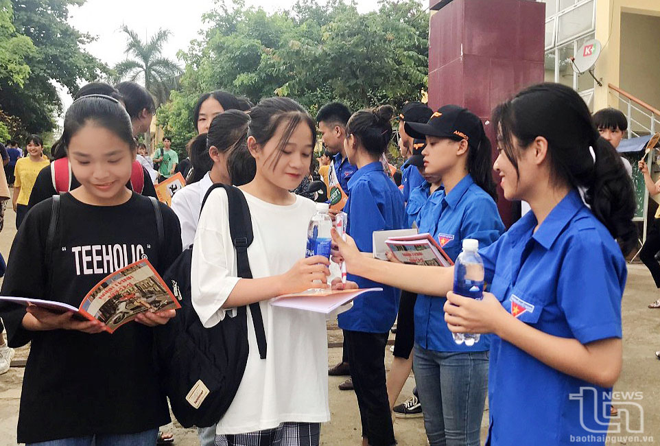 Tạo nguồn phát triển đảng viên ở Phú Lương