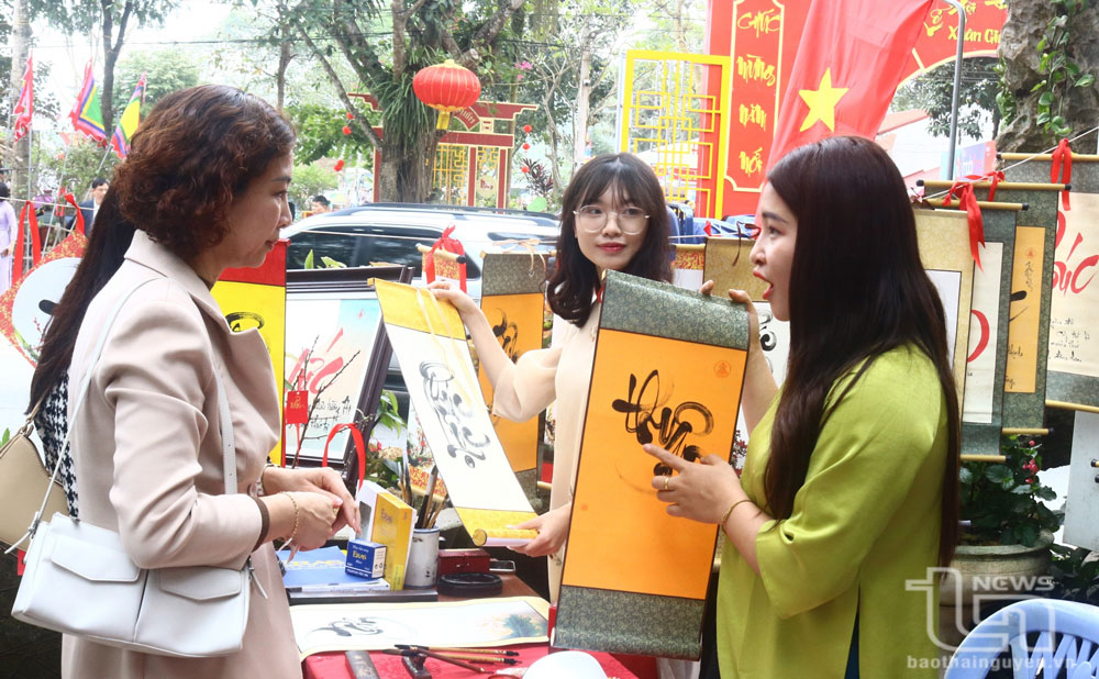 Đầu Xuân đi lễ hội