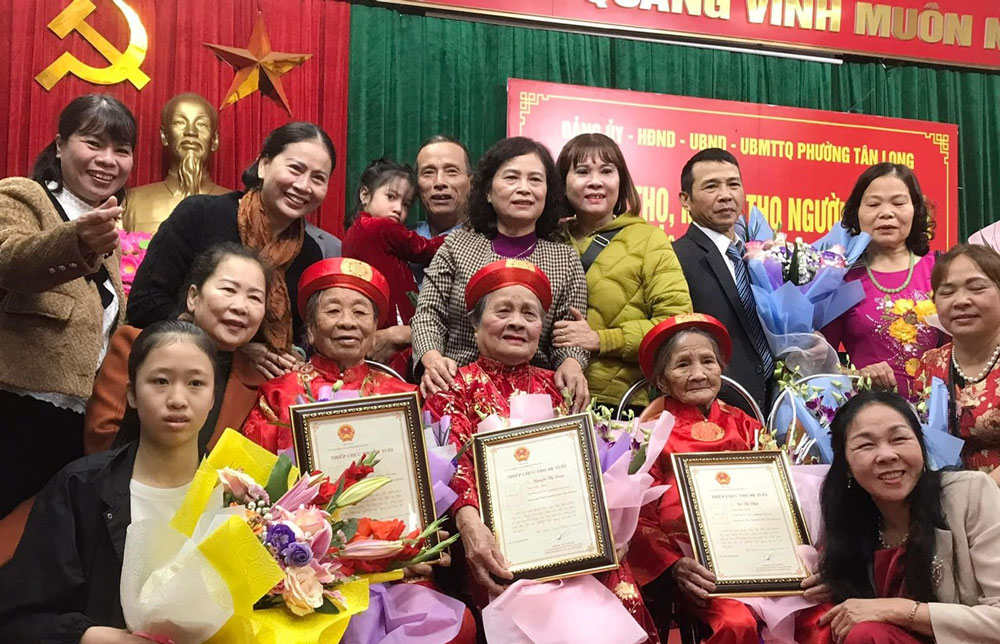 Mừng thọ đầu năm: Nét đẹp văn hóa truyền thống
