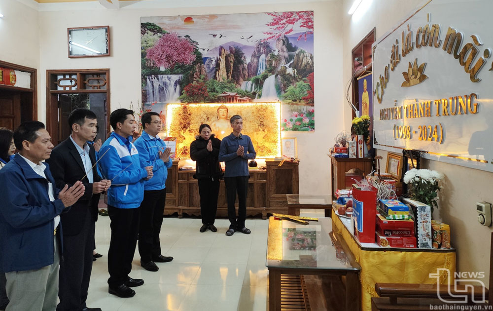 Đoàn tri ân người đã khuất.