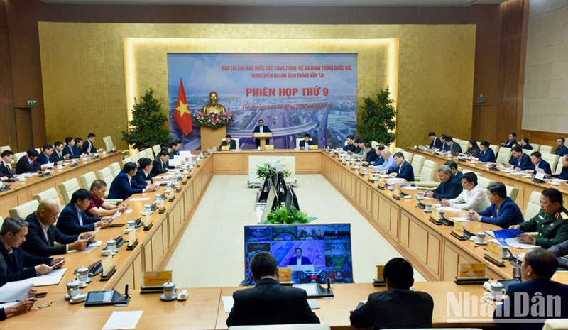 Quang cảnh phiên họp.