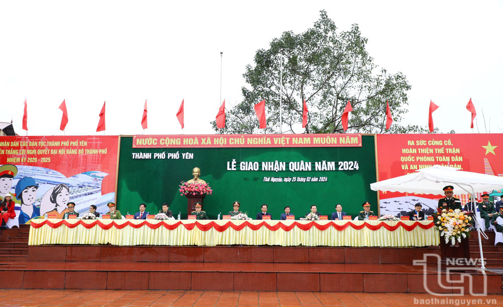 Quang cảnh Lễ giao nhận quân tại TP. Phổ Yên.