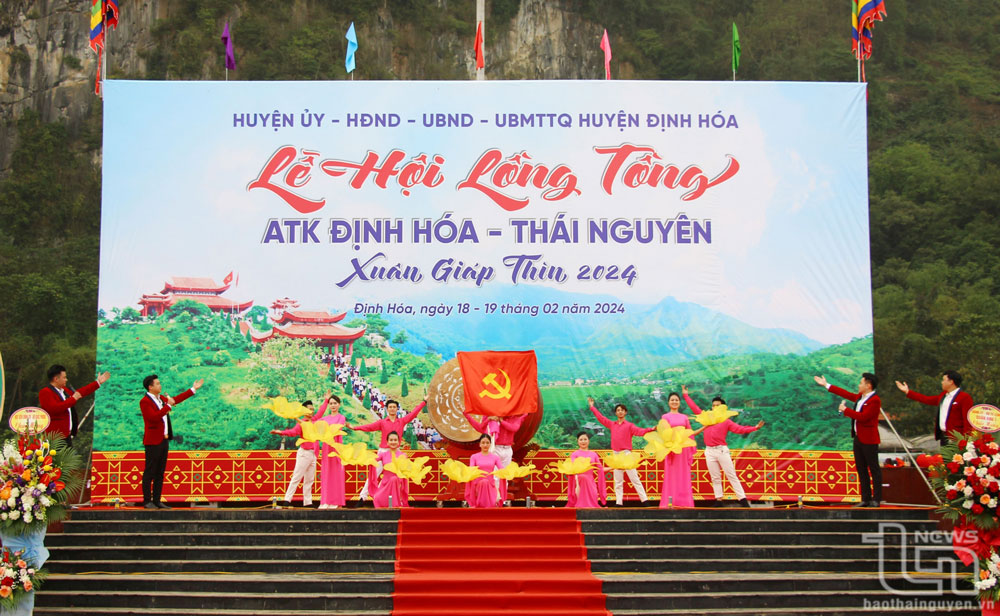Một tiết mục nghệ thuật tại Lễ khai hội.