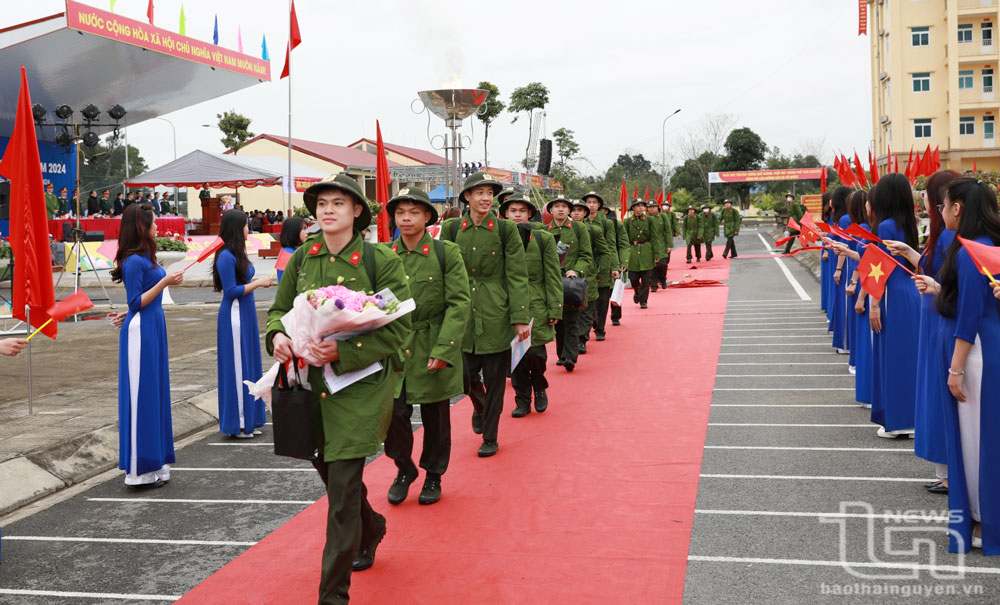 Vững bước lên đường.