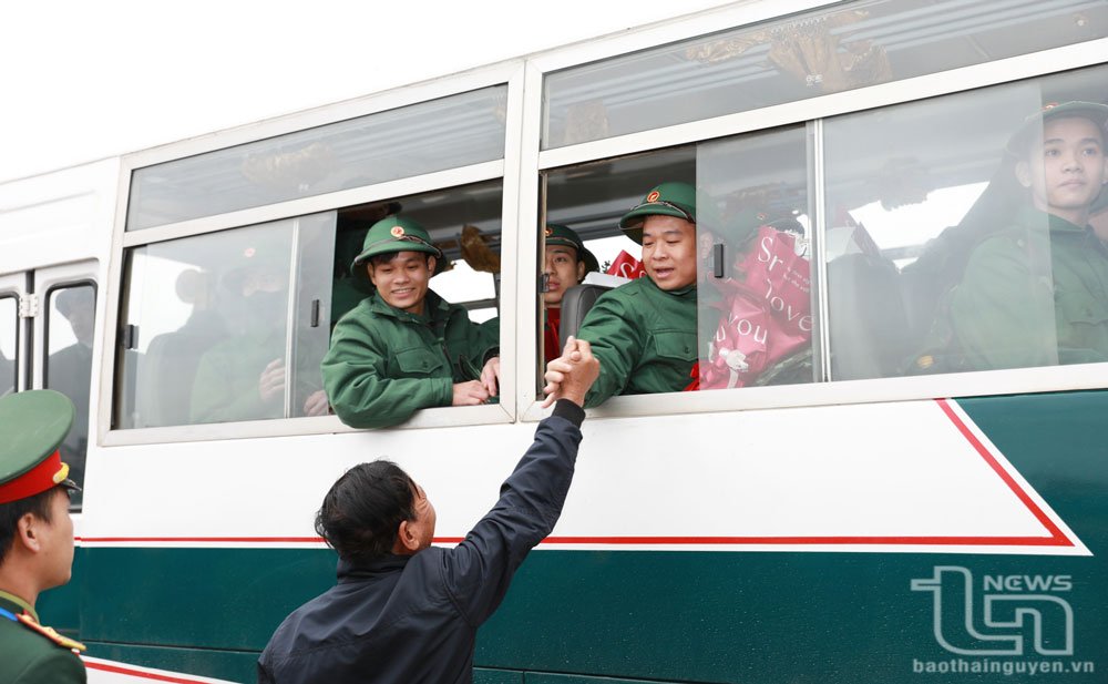 Tạm biệt người thân.