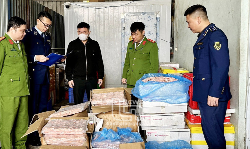 Tiêu hủy trên 500kg chân gà rút xương nhập lậu